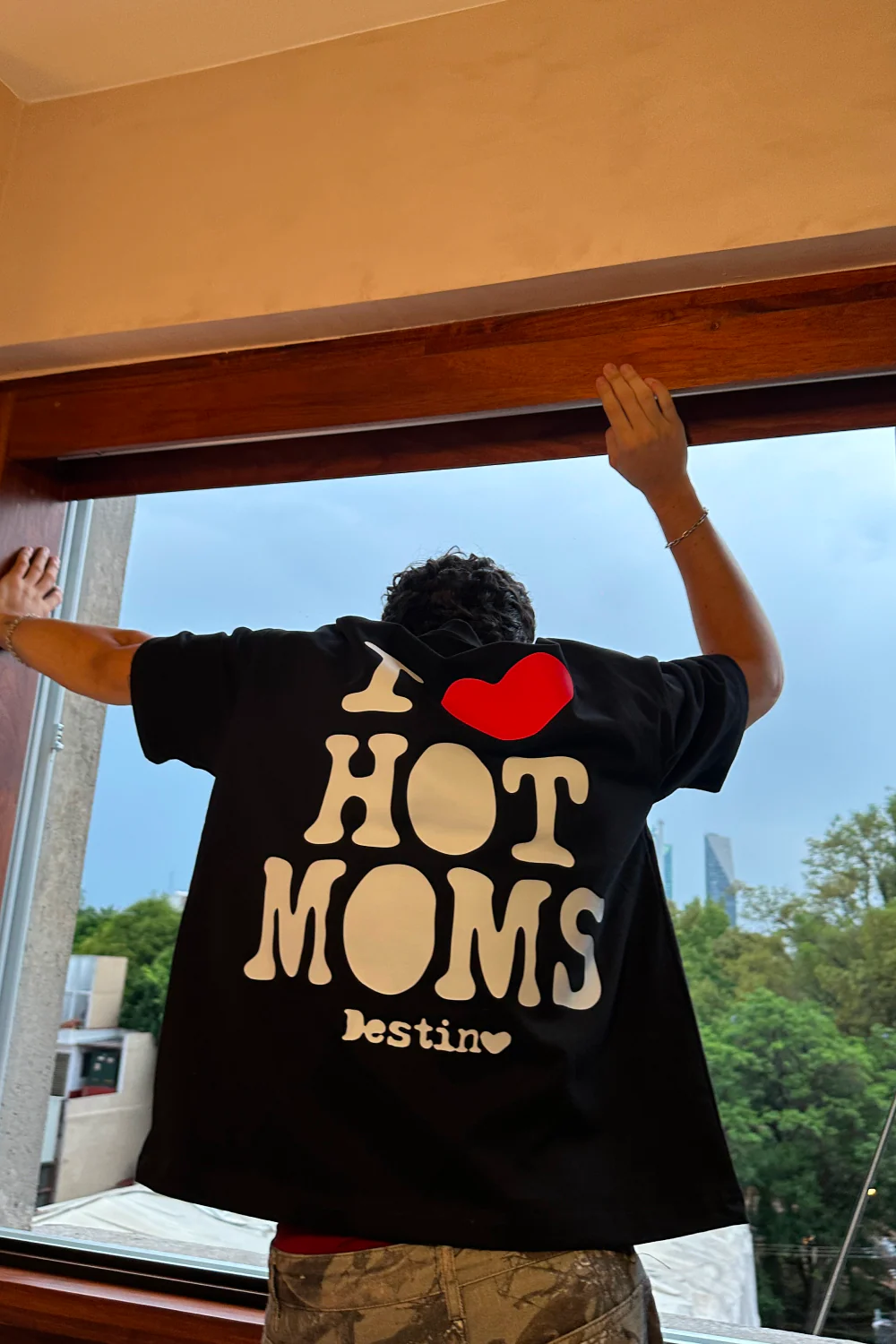 Hot Moms Tee Black - Image 2
